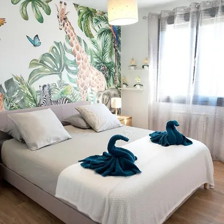 Sibi - Private Pool & Garden