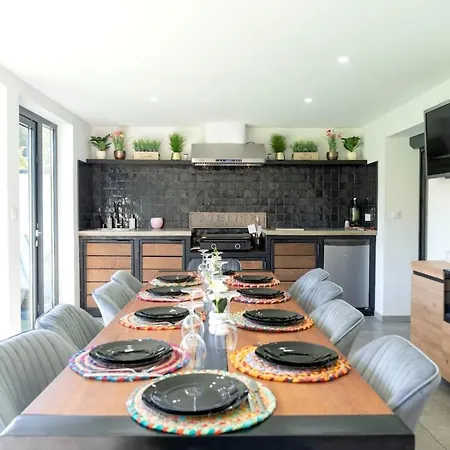 Sibi - Private Pool & Garden Villa *